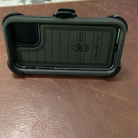 iPhone 11 Pro Defender Series Otter Box Case - Picture 10 of 11